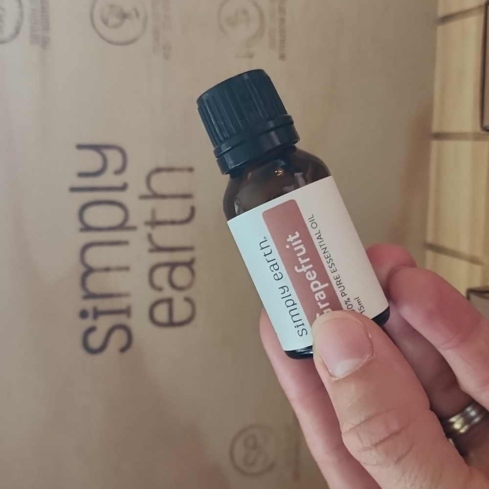 Simply Earth Grapefruit essential oil 15ml